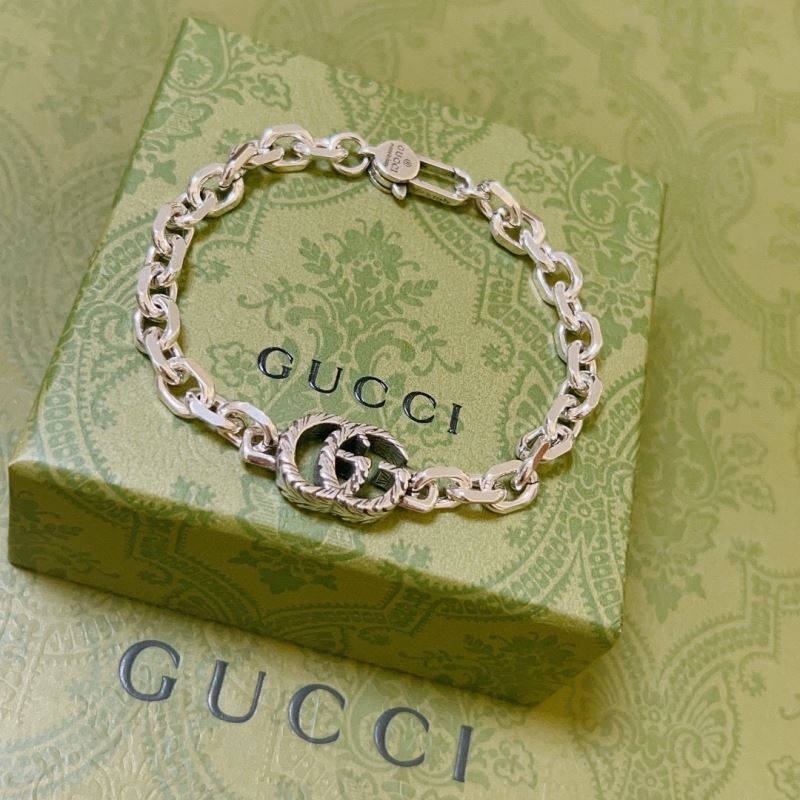 G*u*i bracelets